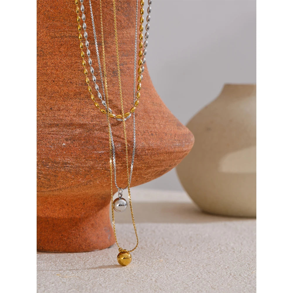 Geometric chain layered necklace in gold-plated stainless steel.