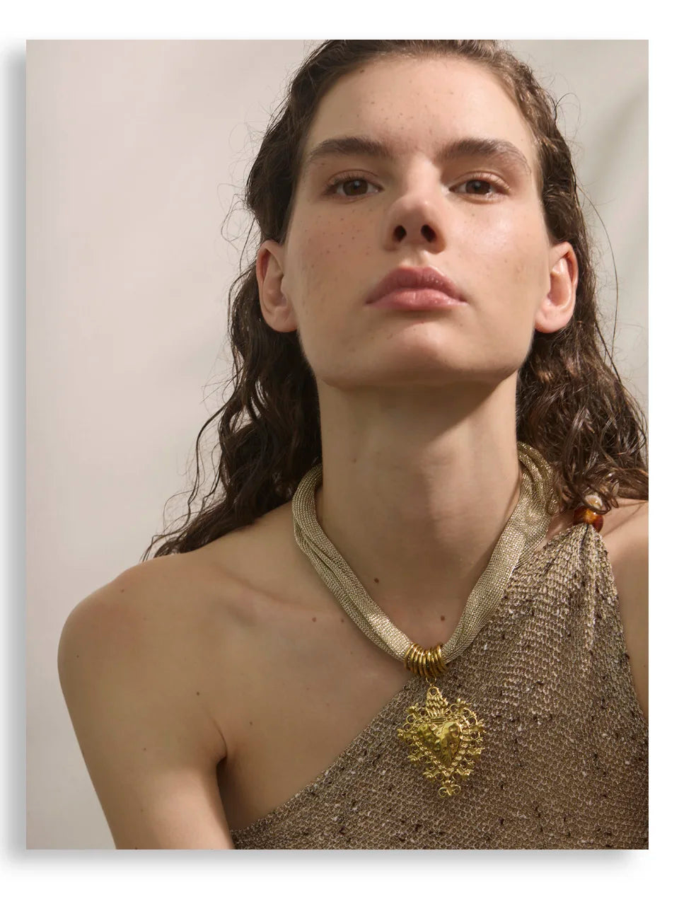 Heart chain necklace in gold-plated stainless steel.