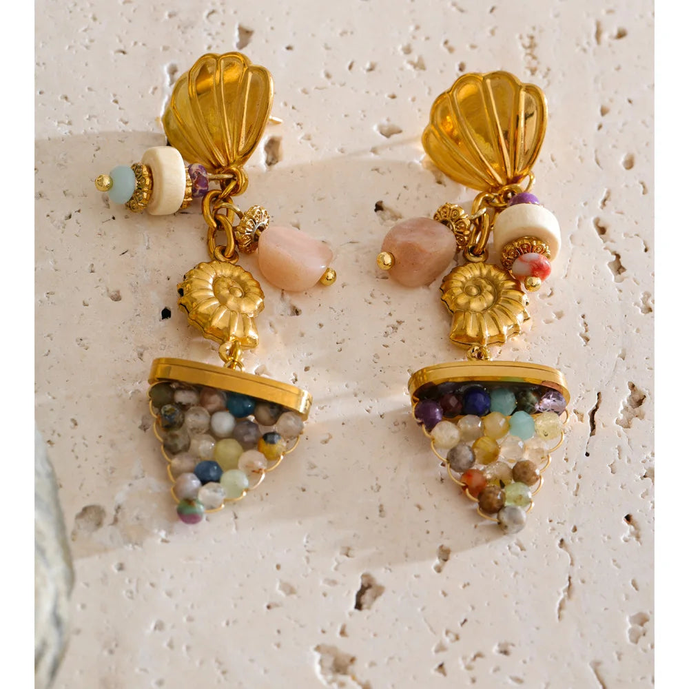 Shell natural stone geometric earrings in gold-plated stainless steel with natural stone and shell.