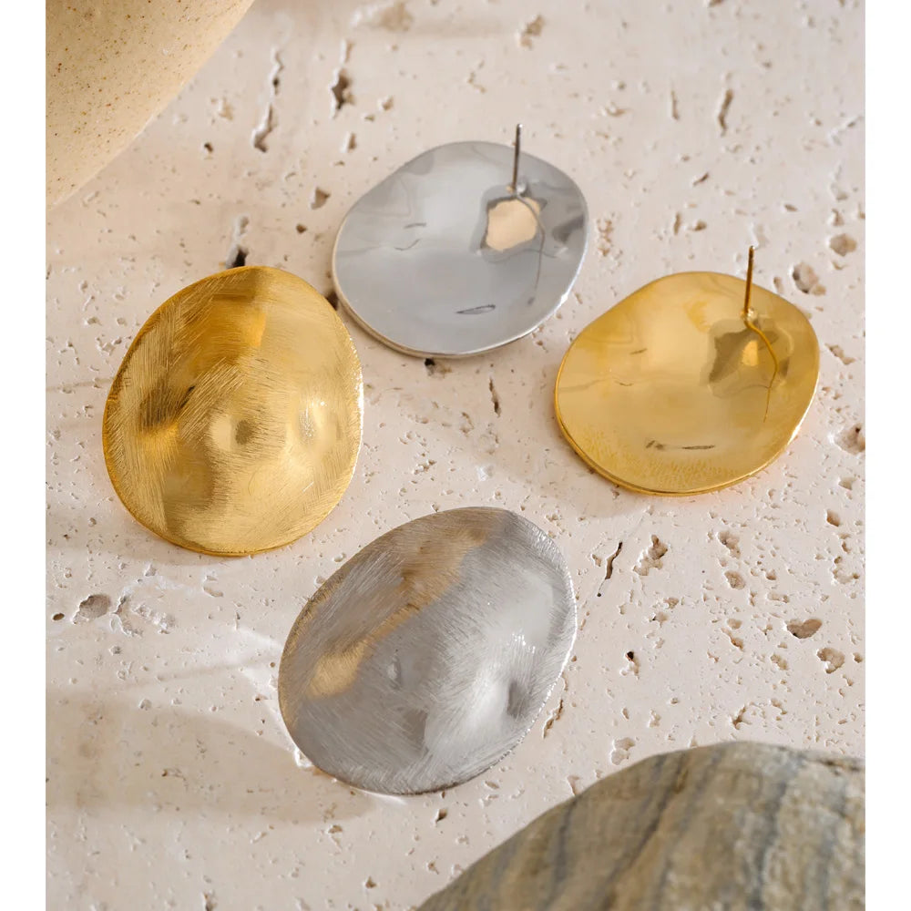 Geometric earrings in 14K gold-plated stainless steel.