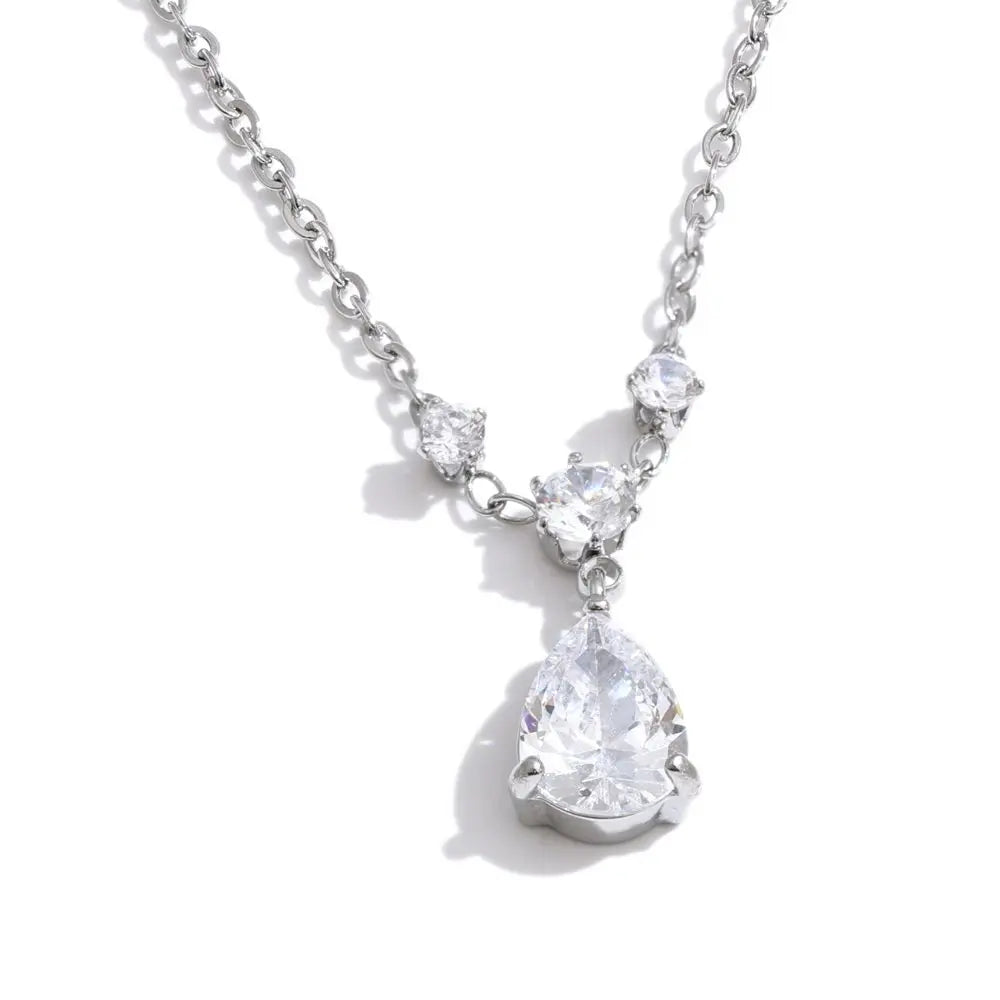 Cubic zirconia geometric necklace in gold-plated stainless steel with cubic zirconia.