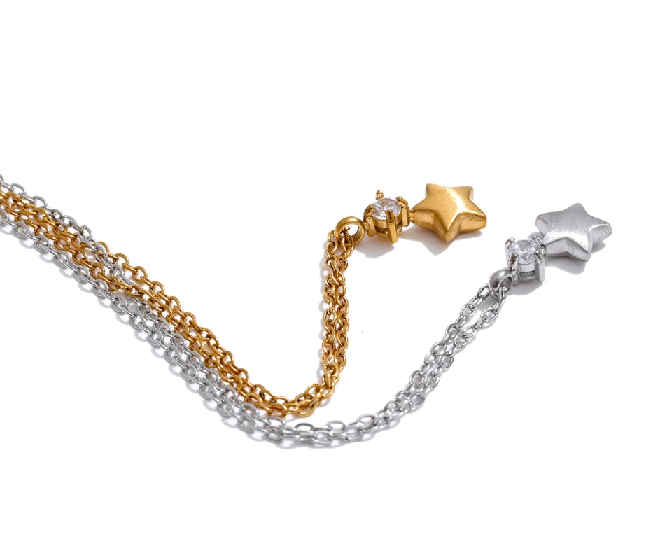 Cubic zirconia star necklace in gold-plated stainless steel with cubic zirconia.