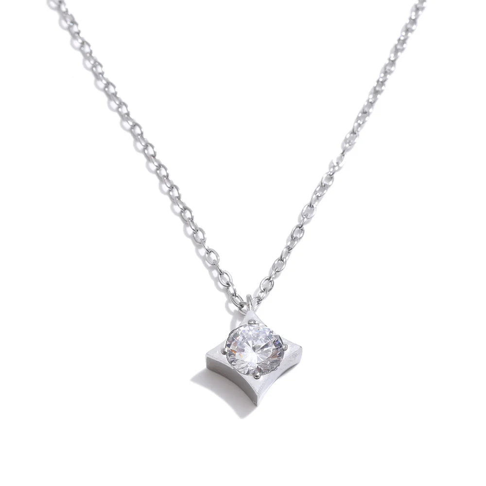 Cubic zirconia star necklace in gold-plated stainless steel with cubic zirconia.