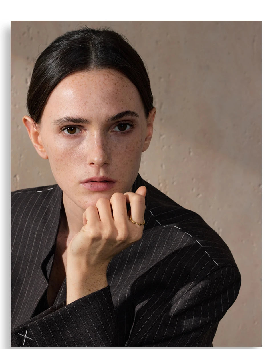 Beaded minimalist geometric ring in 18K gold-plated stainless steel.