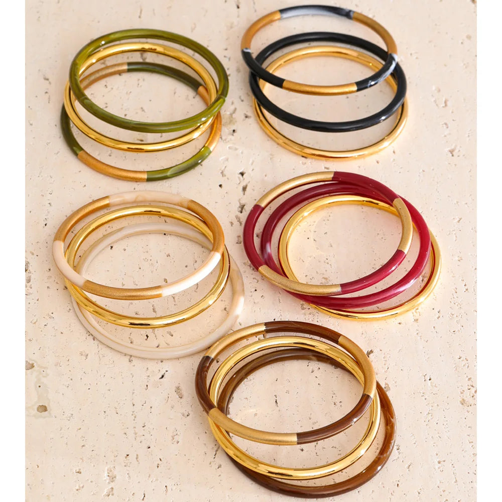 Resin minimalist geometric bracelet in gold-plated stainless steel with resin.