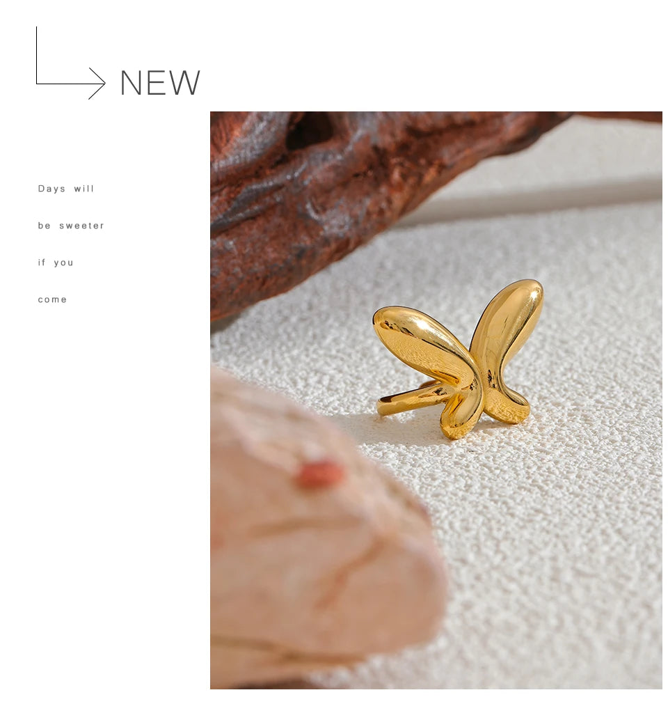 Butterfly minimalist geometric ring in 18K gold-plated 316L stainless steel.