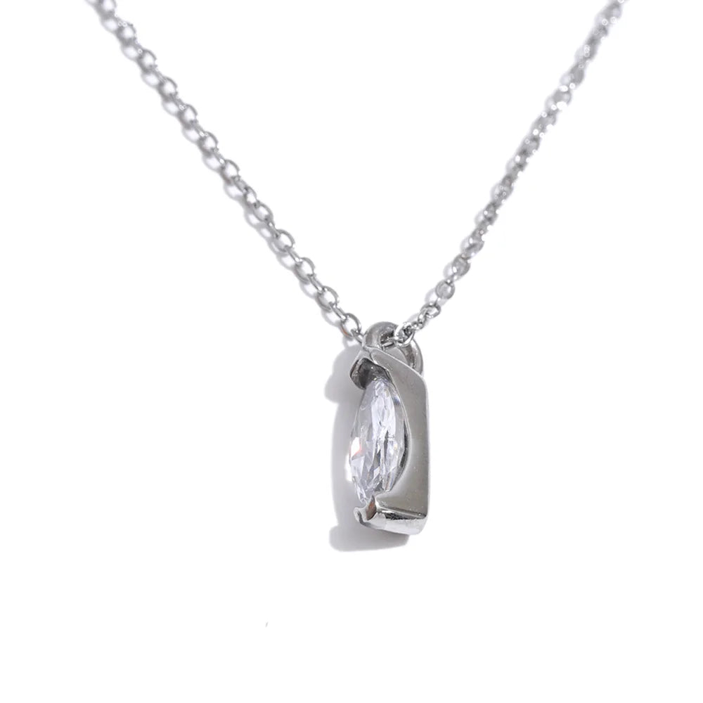 Cubic zirconia geometric necklace in gold-plated stainless steel with cubic zirconia.