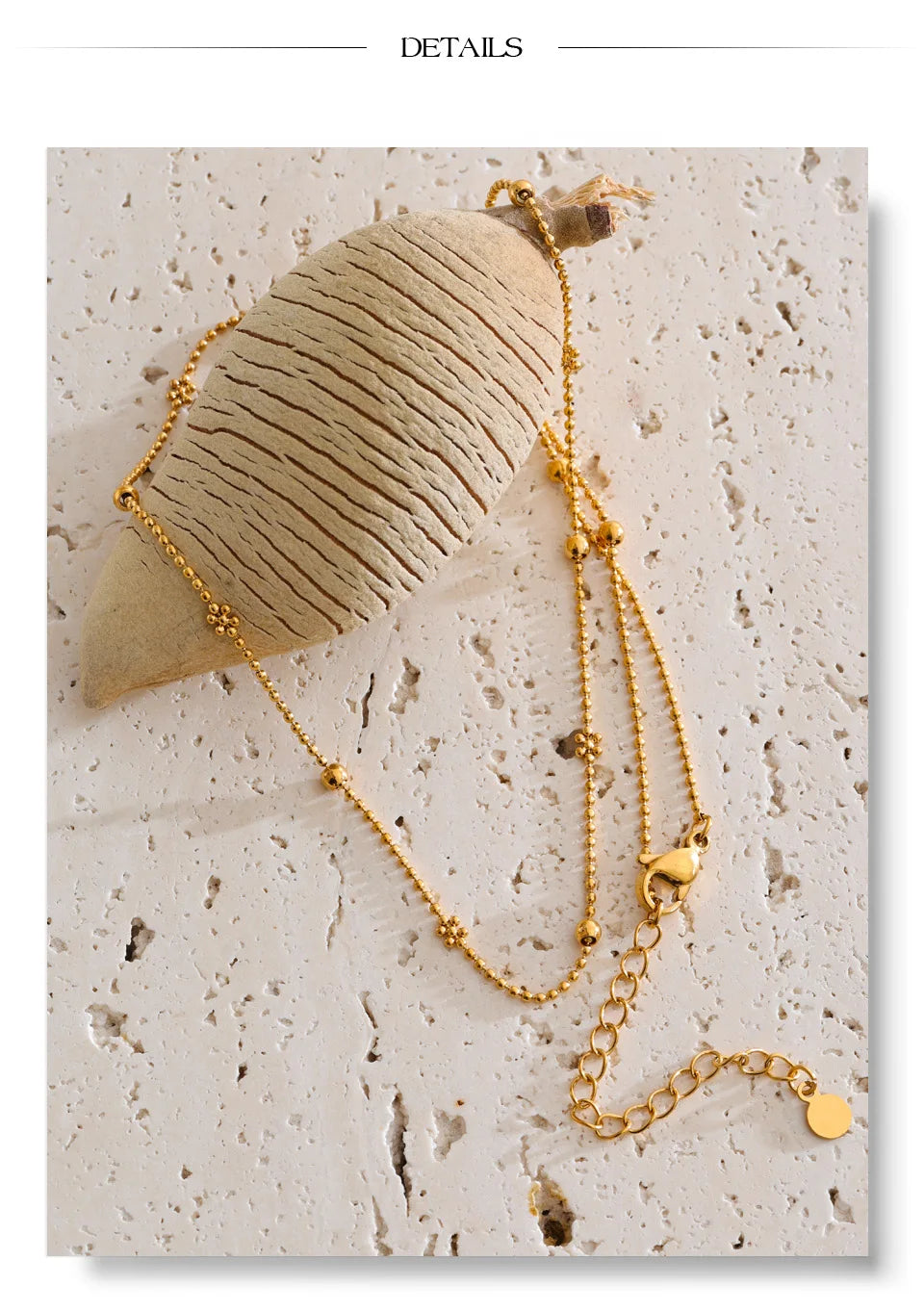 Geometric chain necklace in gold-plated stainless steel.