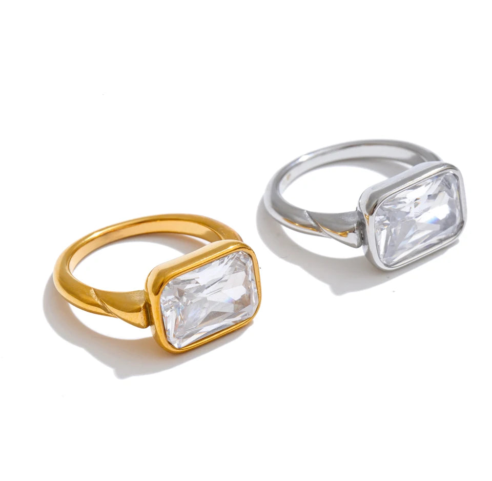 Cubic zirconia geometric ring in 18K gold-plated stainless steel with cubic zirconia.