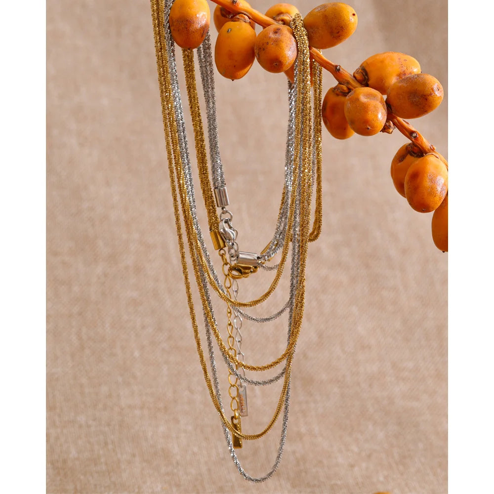 Pearl geometric chain necklace in gold-plated stainless steel with pearl.