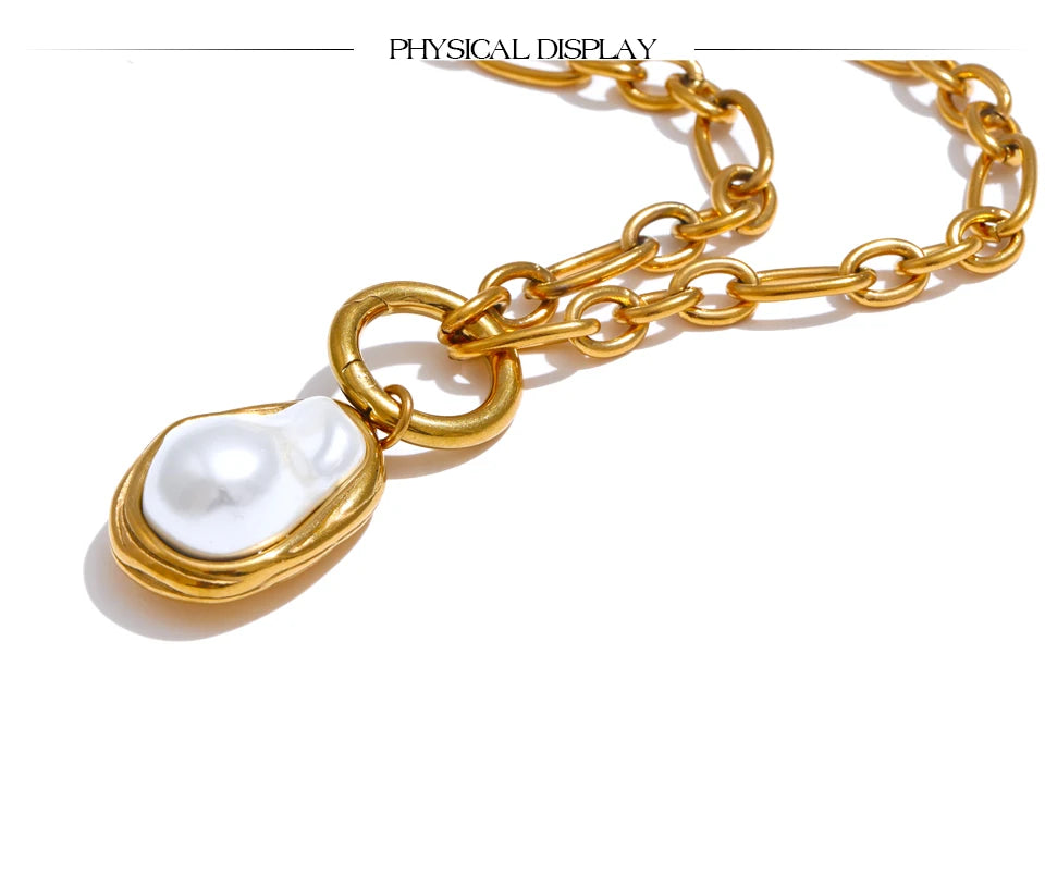 Pearl geometric necklace in gold-plated stainless steel with pearl.