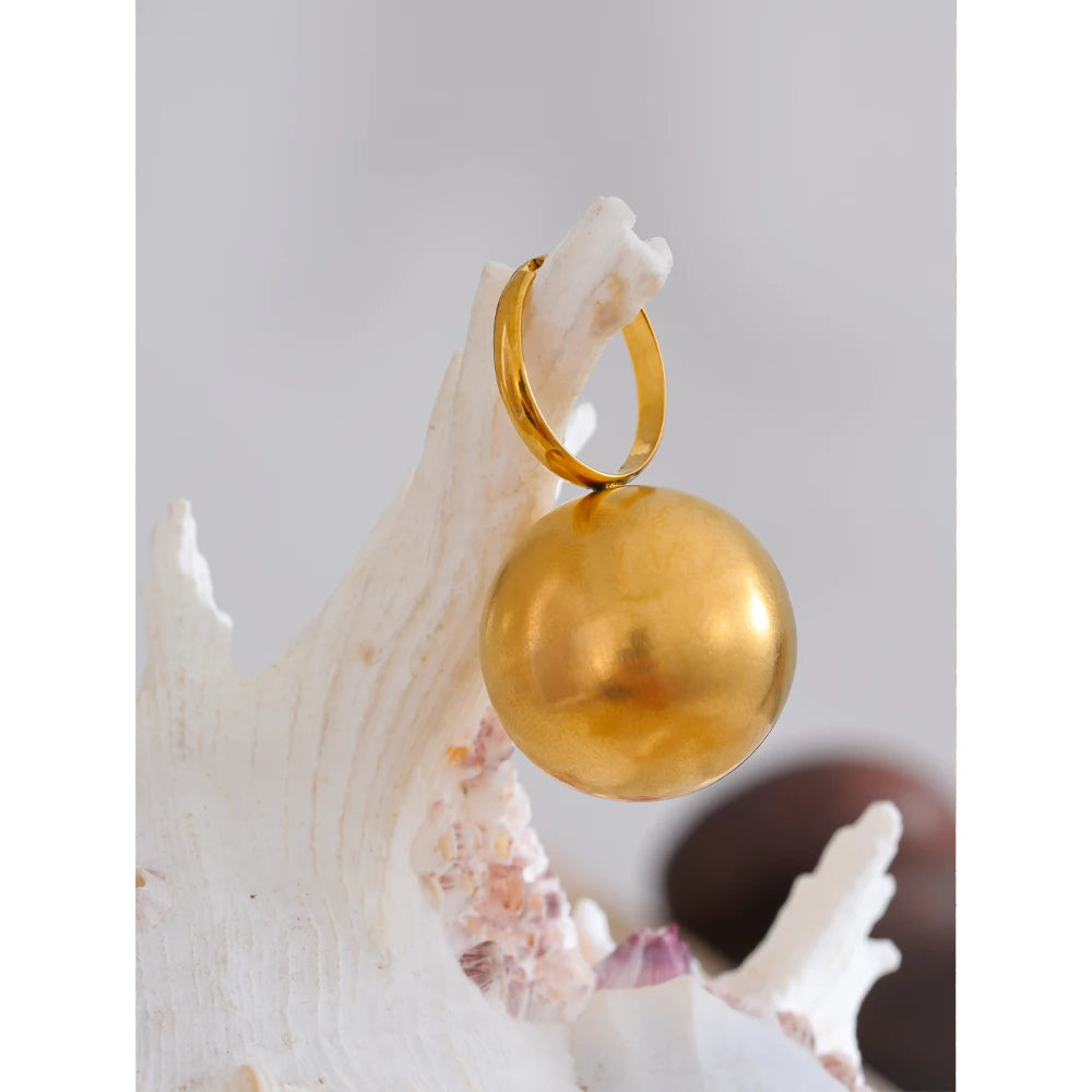 Geometric ring in 18K gold-plated stainless steel.