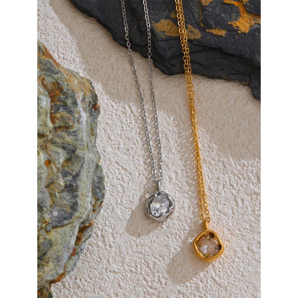 Cubic zirconia geometric necklace in gold-plated stainless steel with cubic zirconia.