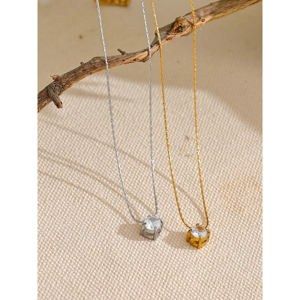 Cubic zirconia geometric necklace in gold-plated stainless steel with cubic zirconia.