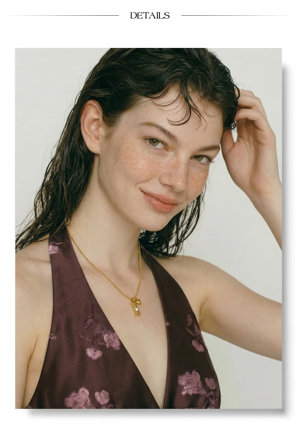 Cubic zirconia heart geometric necklace in gold-plated stainless steel with cubic zirconia.