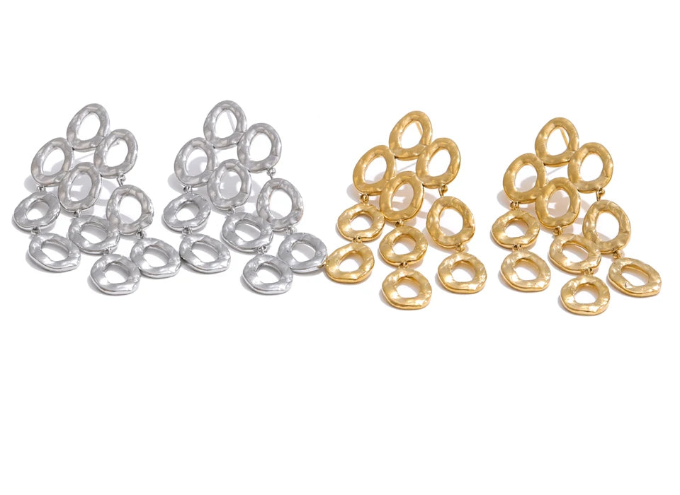 Geometric earrings in gold-plated stainless steel.