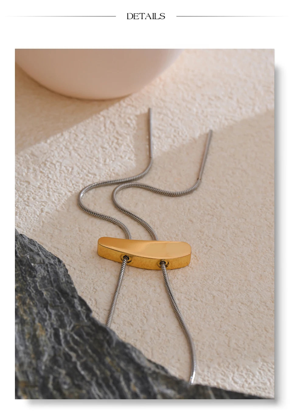 Geometric chain necklace in gold-plated 316L stainless steel.