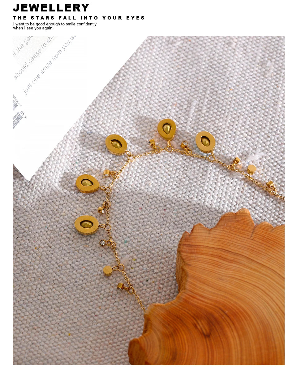 Cubic zirconia multi-color geometric necklace in gold-plated stainless steel with cubic zirconia.