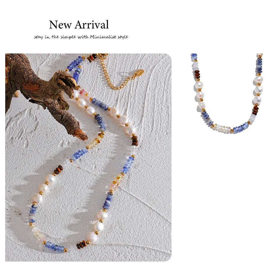Freshwater pearl natural stone beaded necklace in gold-plated stainless steel with freshwater pearl and natural stone.