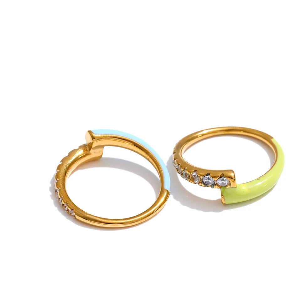 Green cubic zirconia enamel ring in 18K gold-plated stainless steel with cubic zirconia and enamel.