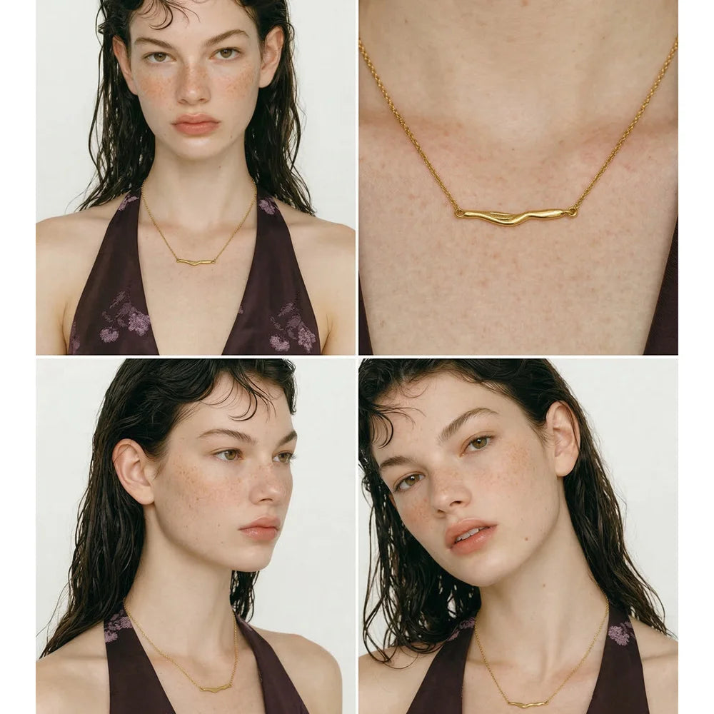Geometric necklace in stainless steel.