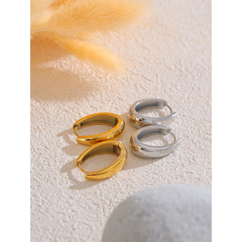 Geometric earrings in gold-plated 316L stainless steel.