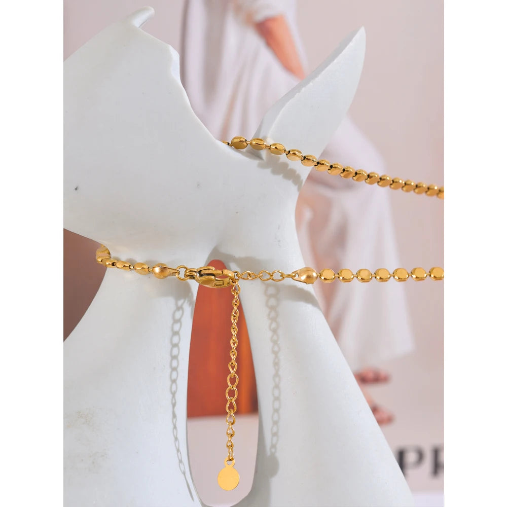 Geometric chain necklace in gold-plated stainless steel.