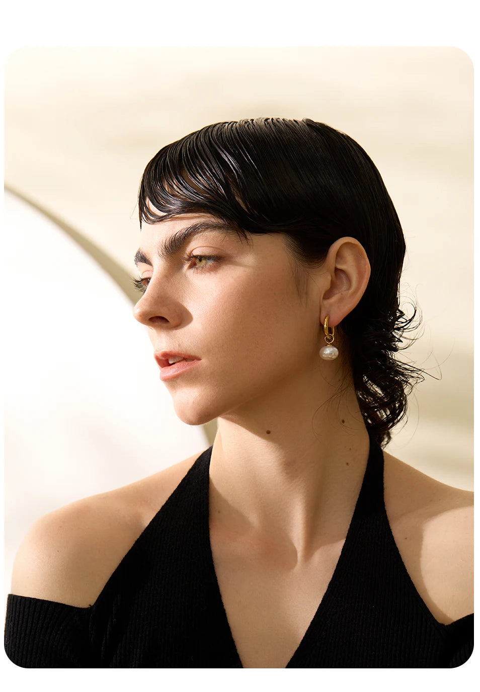 Pearl geometric earrings in gold-plated stainless steel with pearl.