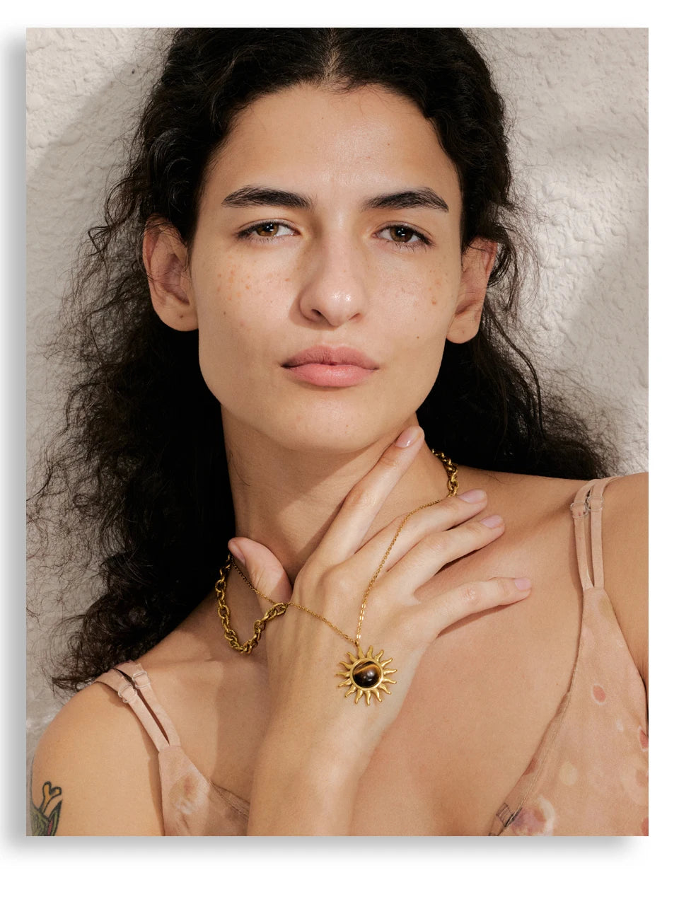 Sun geometric necklace in gold-plated stainless steel.