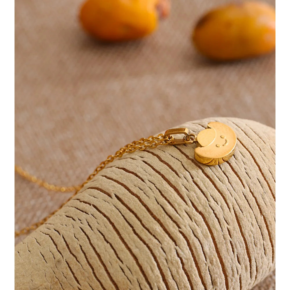 Geometric necklace in gold-plated stainless steel.