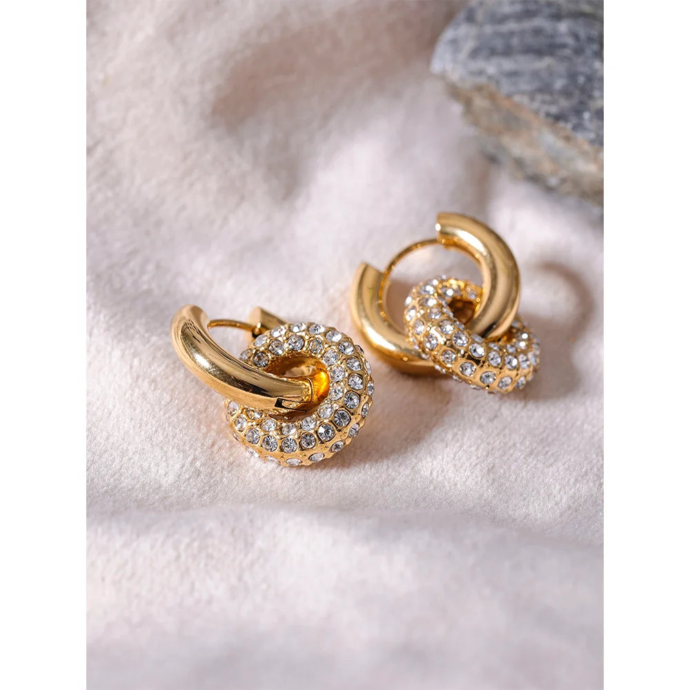 Cubic zirconia geometric earrings in 18K gold-plated stainless steel with cubic zirconia.