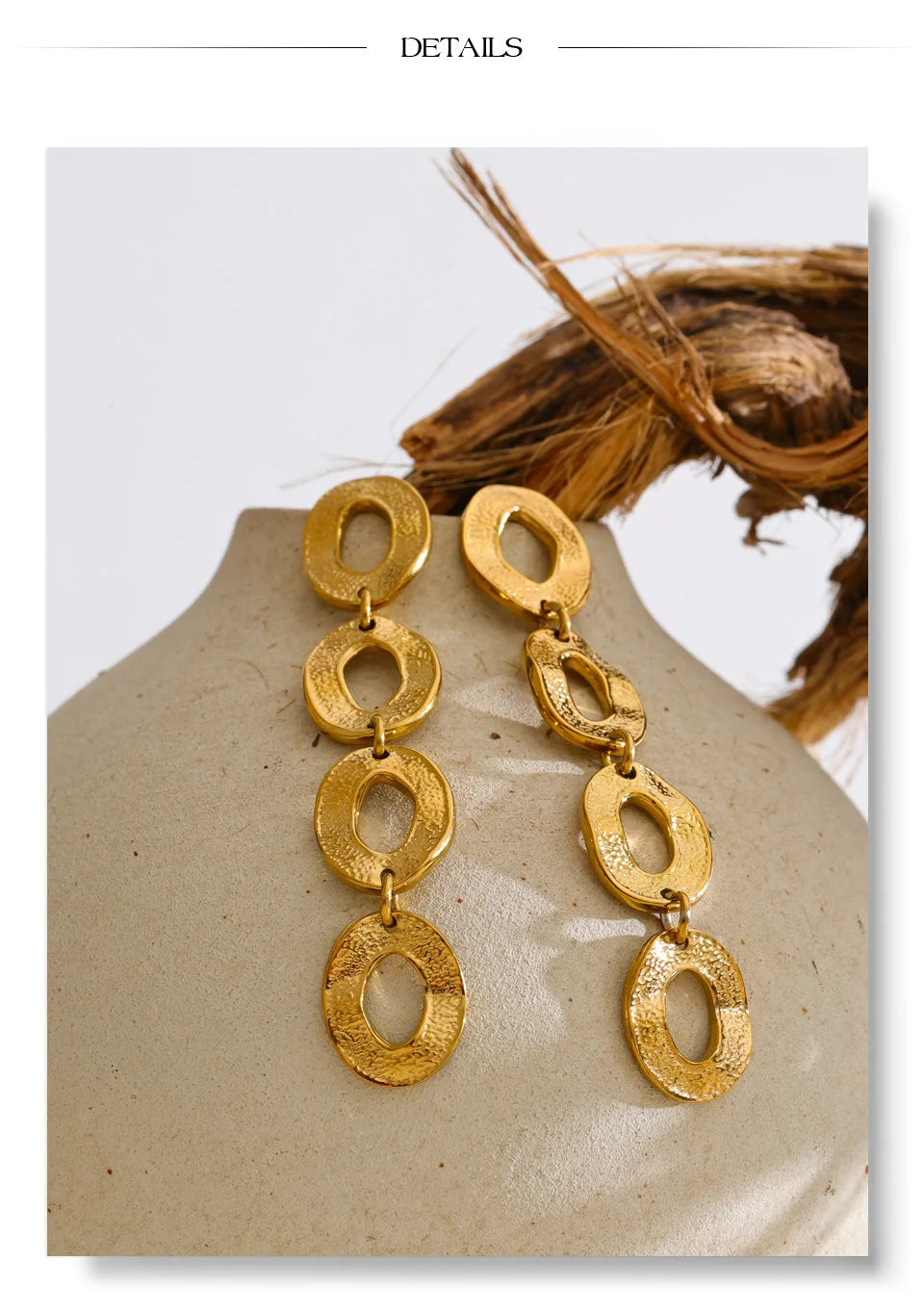 Geometric earrings in gold-plated stainless steel.