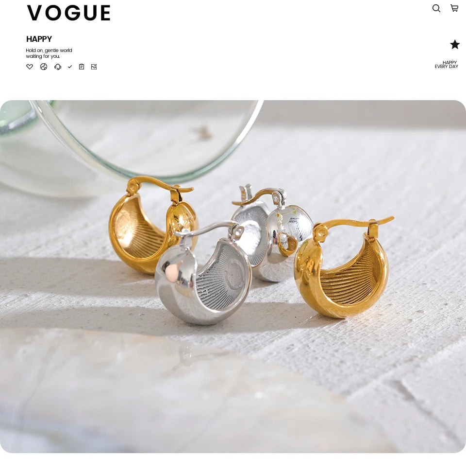 Geometric earrings in gold-plated stainless steel.