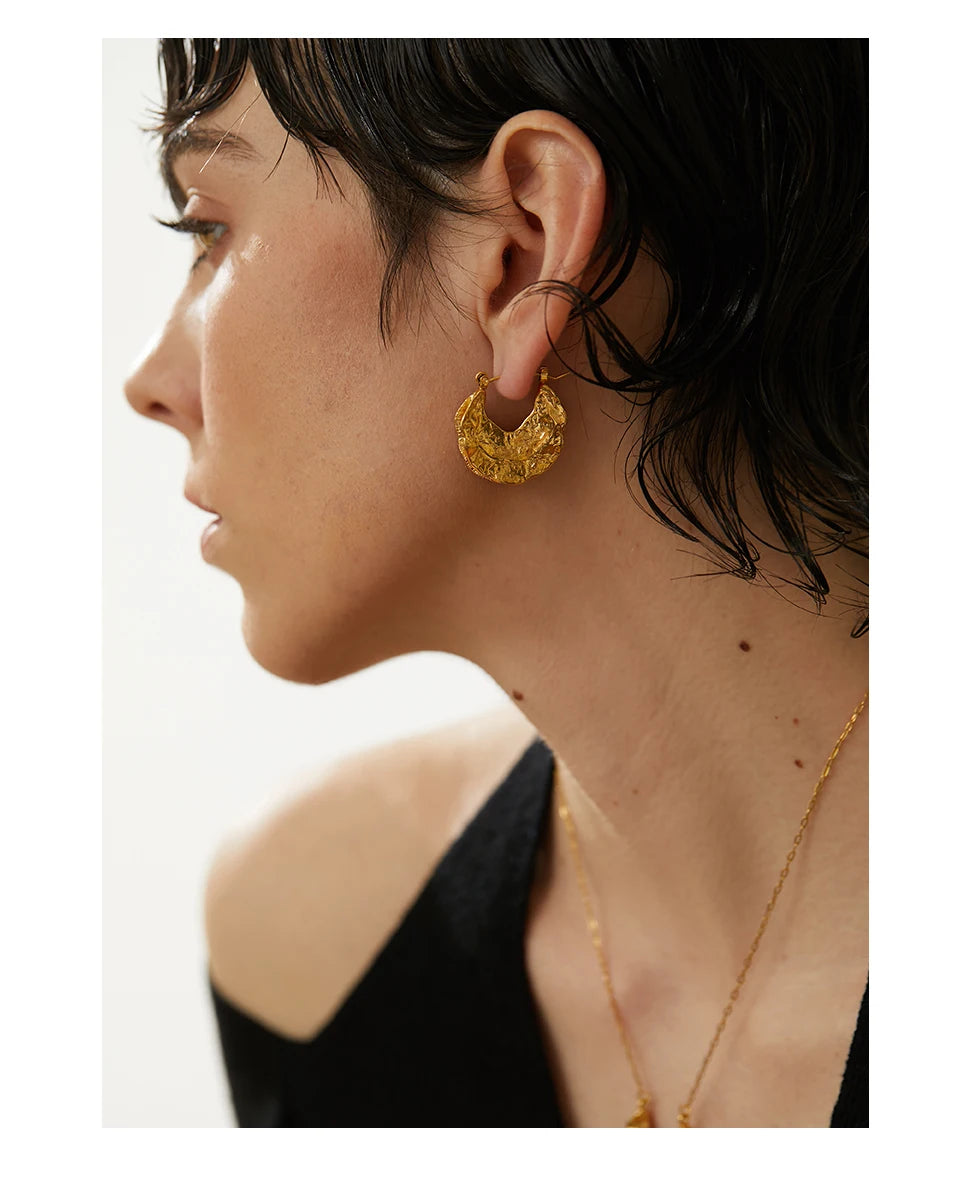 Geometric earrings in 18K gold-plated stainless steel.