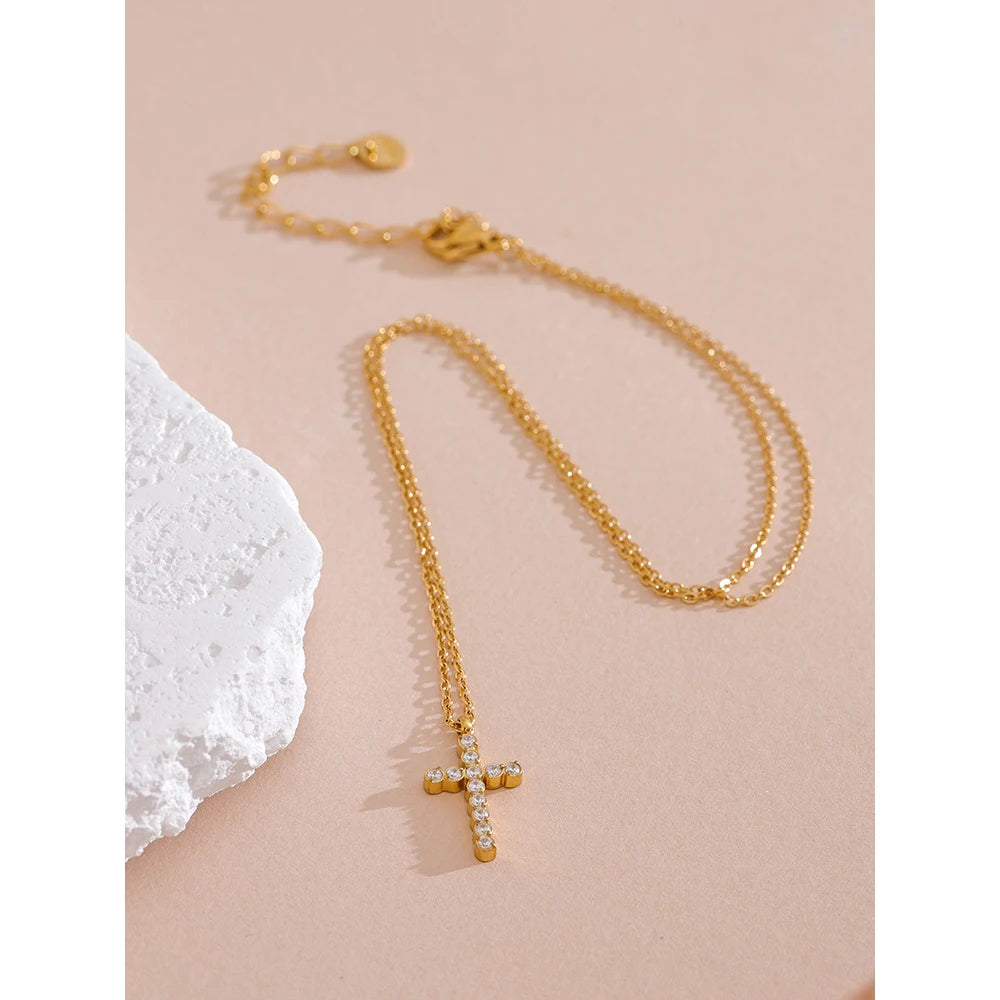Cubic zirconia cross necklace in gold-plated 316L stainless steel with cubic zirconia.