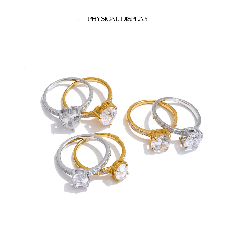 Cubic zirconia heart ring in gold-plated stainless steel with cubic zirconia.
