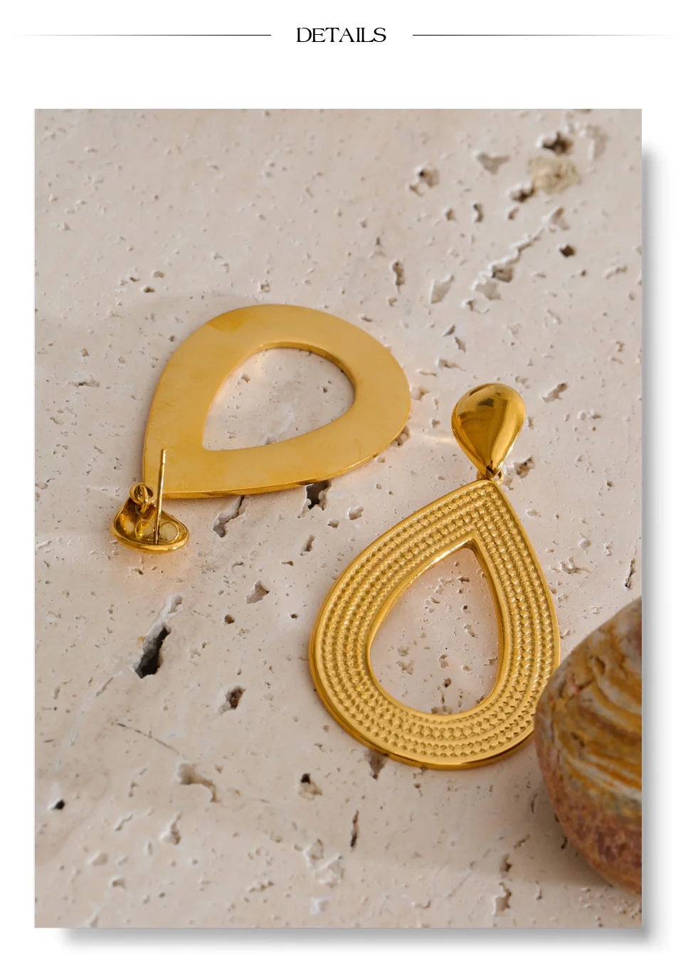 Geometric earrings in gold-plated stainless steel.