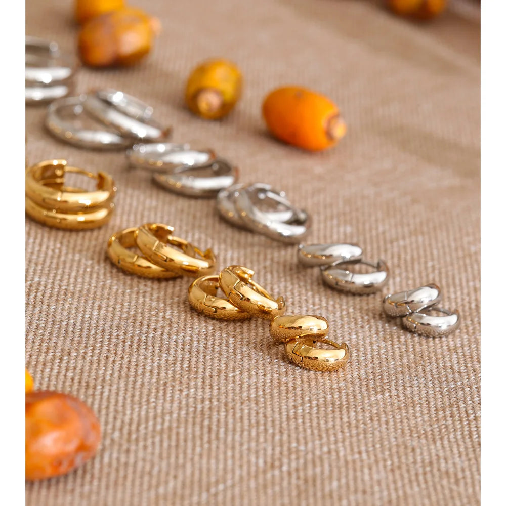 Geometric earrings in gold-plated stainless steel.