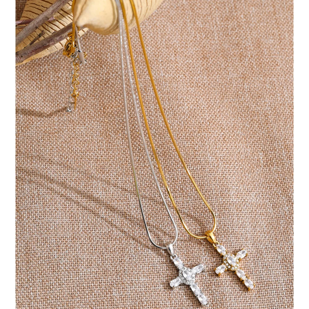 Cubic zirconia cross necklace in gold-plated stainless steel with cubic zirconia.