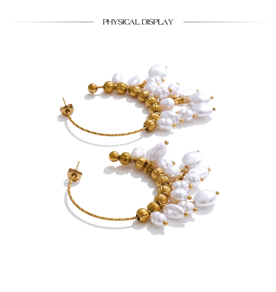 Pearl geometric earrings in gold-plated stainless steel with pearl.