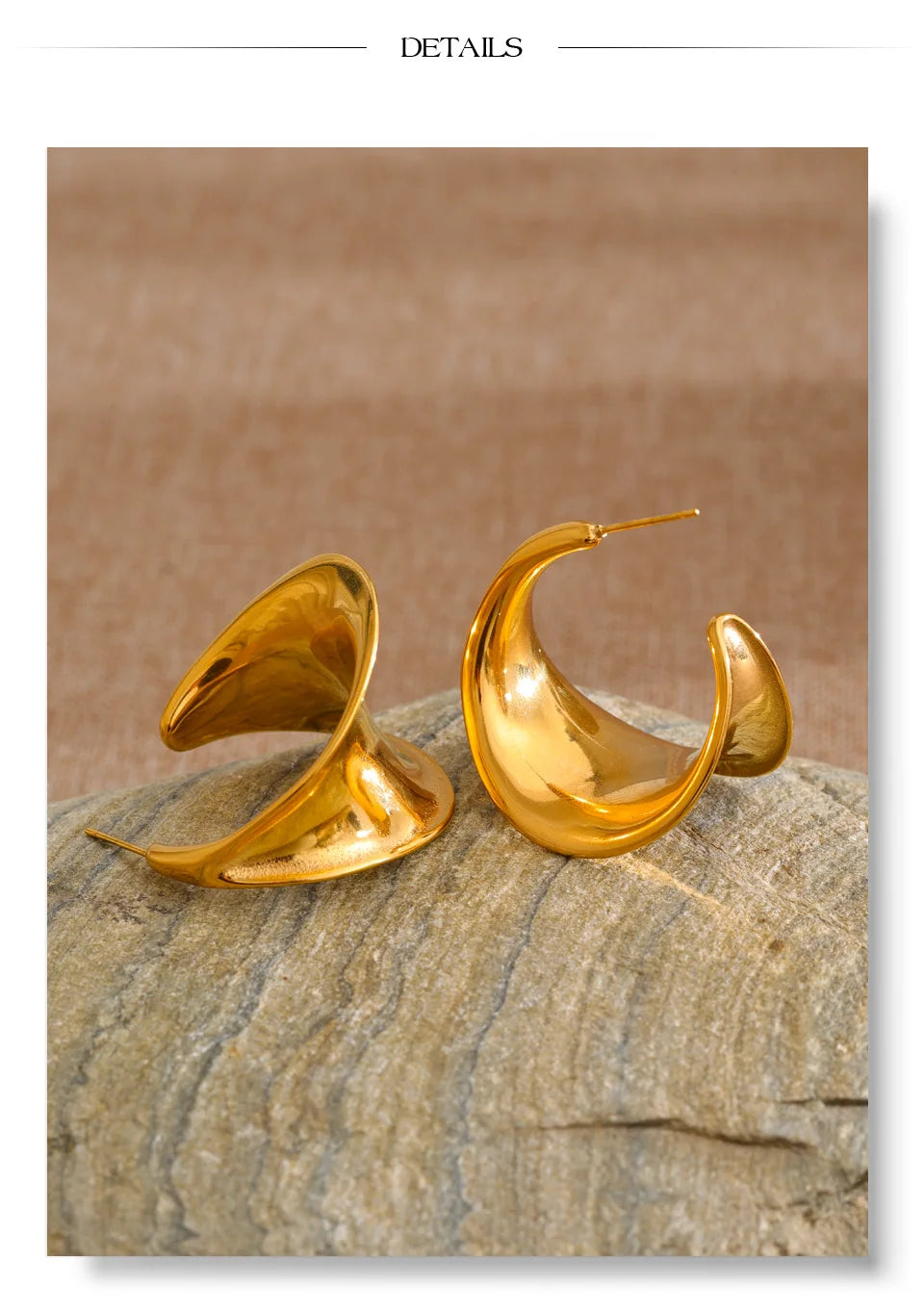 Geometric earrings in gold-plated stainless steel.