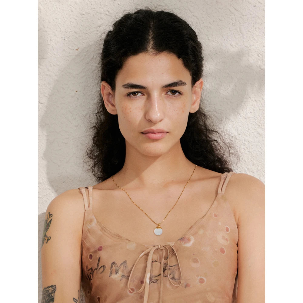 White natural stone geometric necklace in gold-plated stainless steel with natural stone.