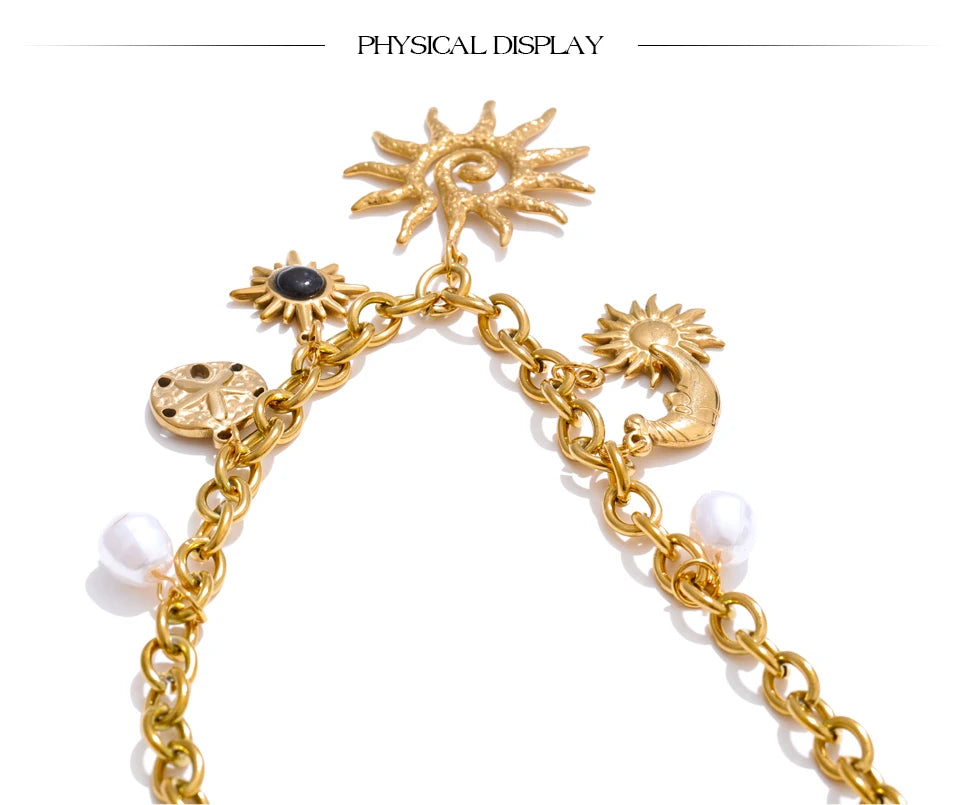 Pearl star moon necklace in gold-plated stainless steel with pearl.