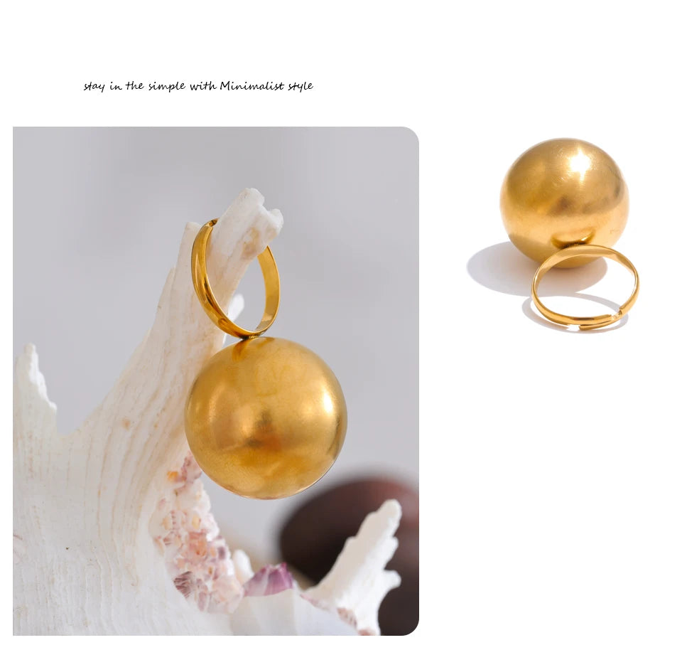 Geometric ring in 18K gold-plated stainless steel.