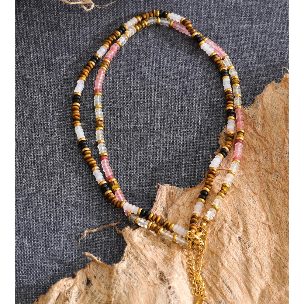 Pink natural stone beaded necklace in gold-plated stainless steel with natural stone.