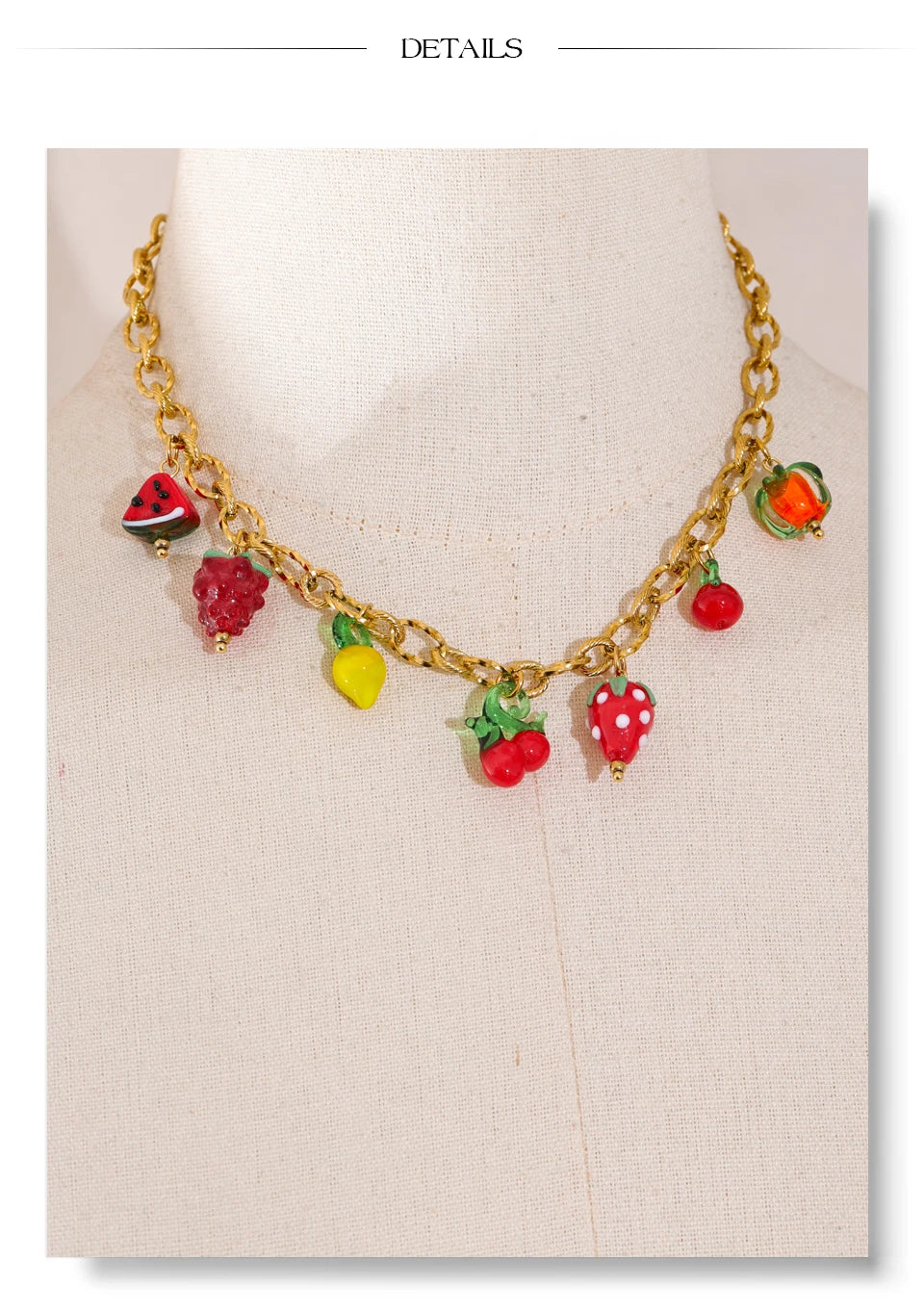 Geometric necklace in gold-plated stainless steel.