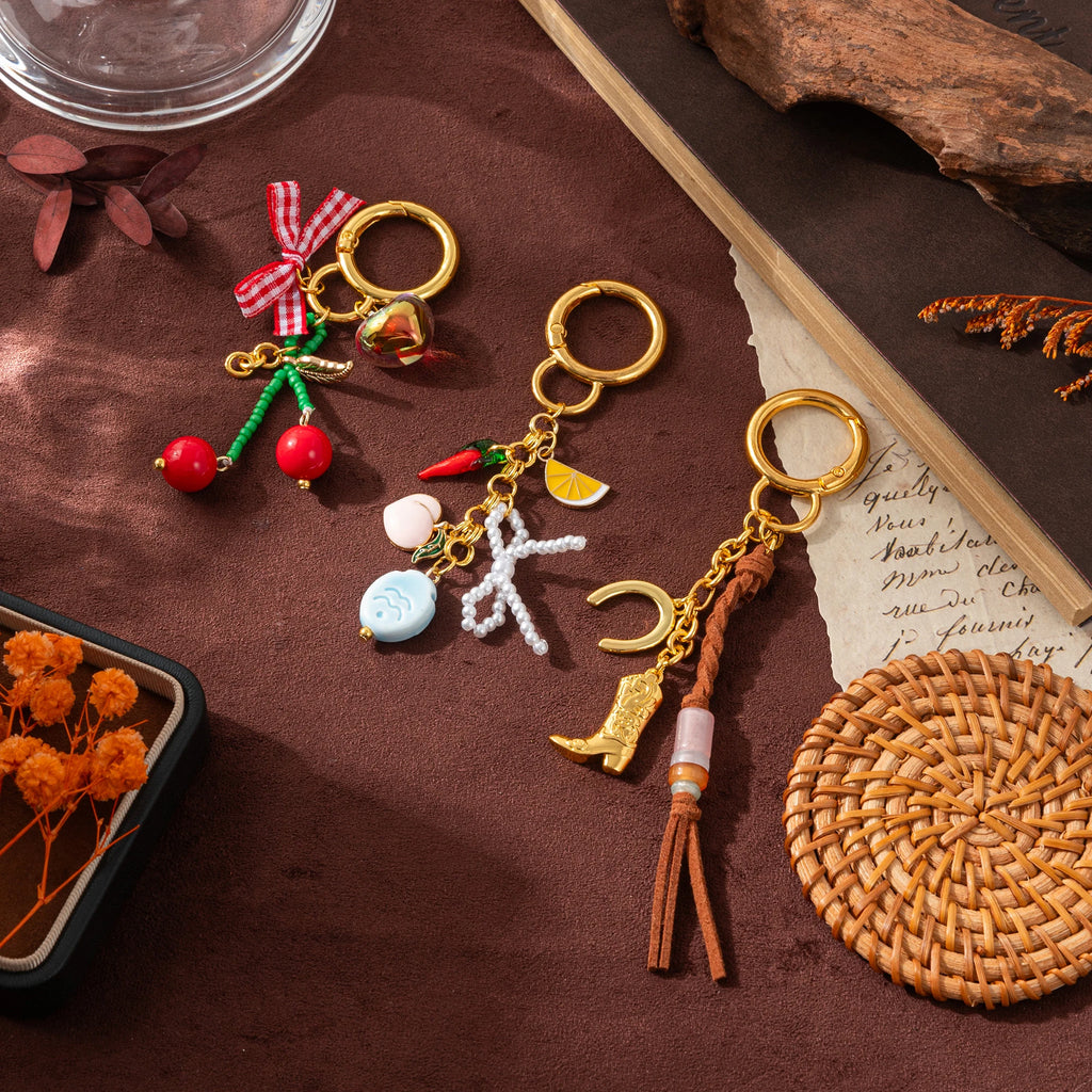 DIY fashionable keychain bag pendant to match with brooch accessories Keychain for bags