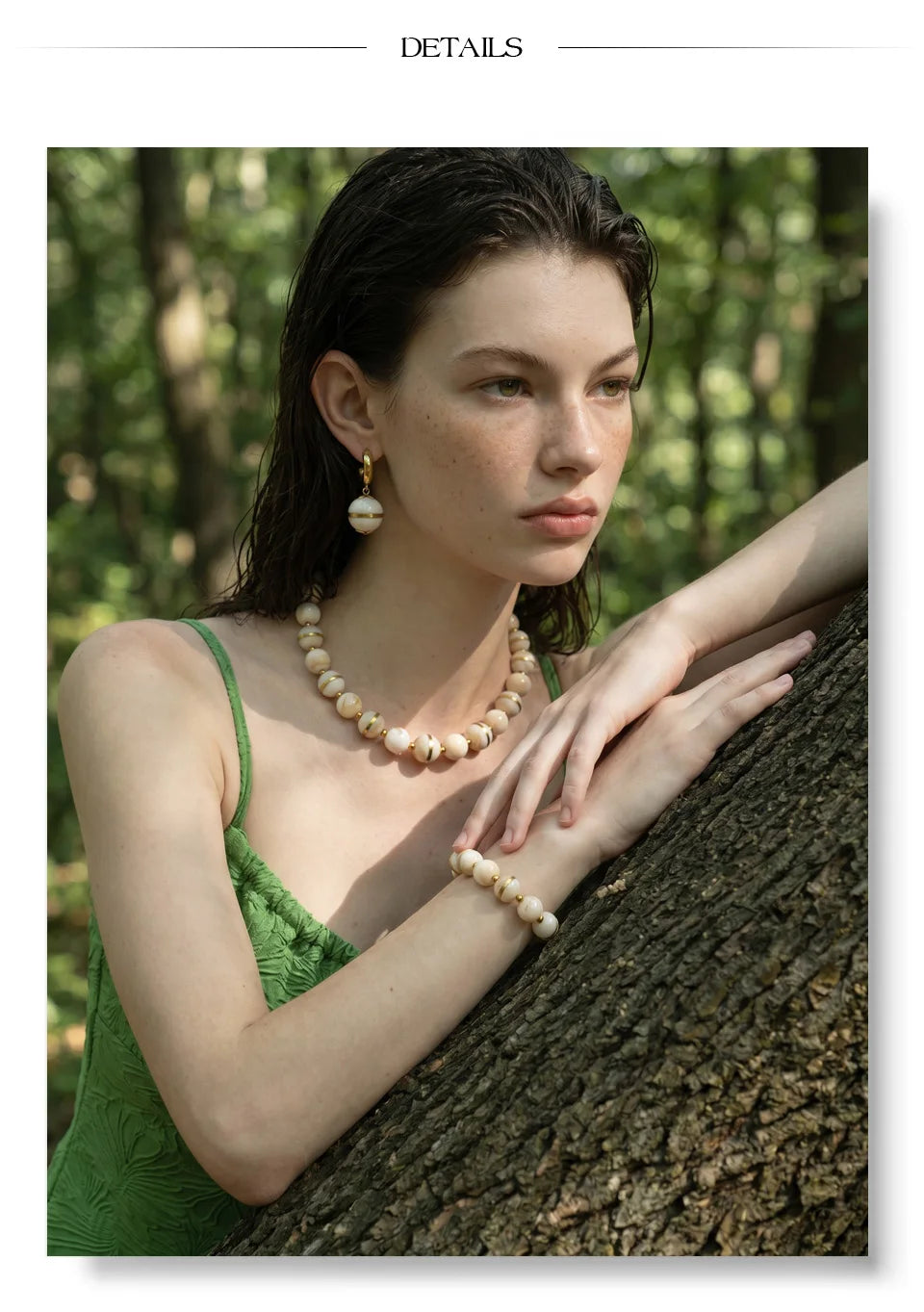 Resin acrylic beaded earrings in gold-plated stainless steel with resin and acrylic.