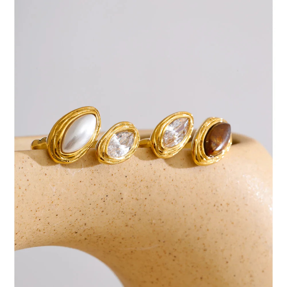Cubic zirconia geometric ring in 18K gold-plated stainless steel with cubic zirconia.