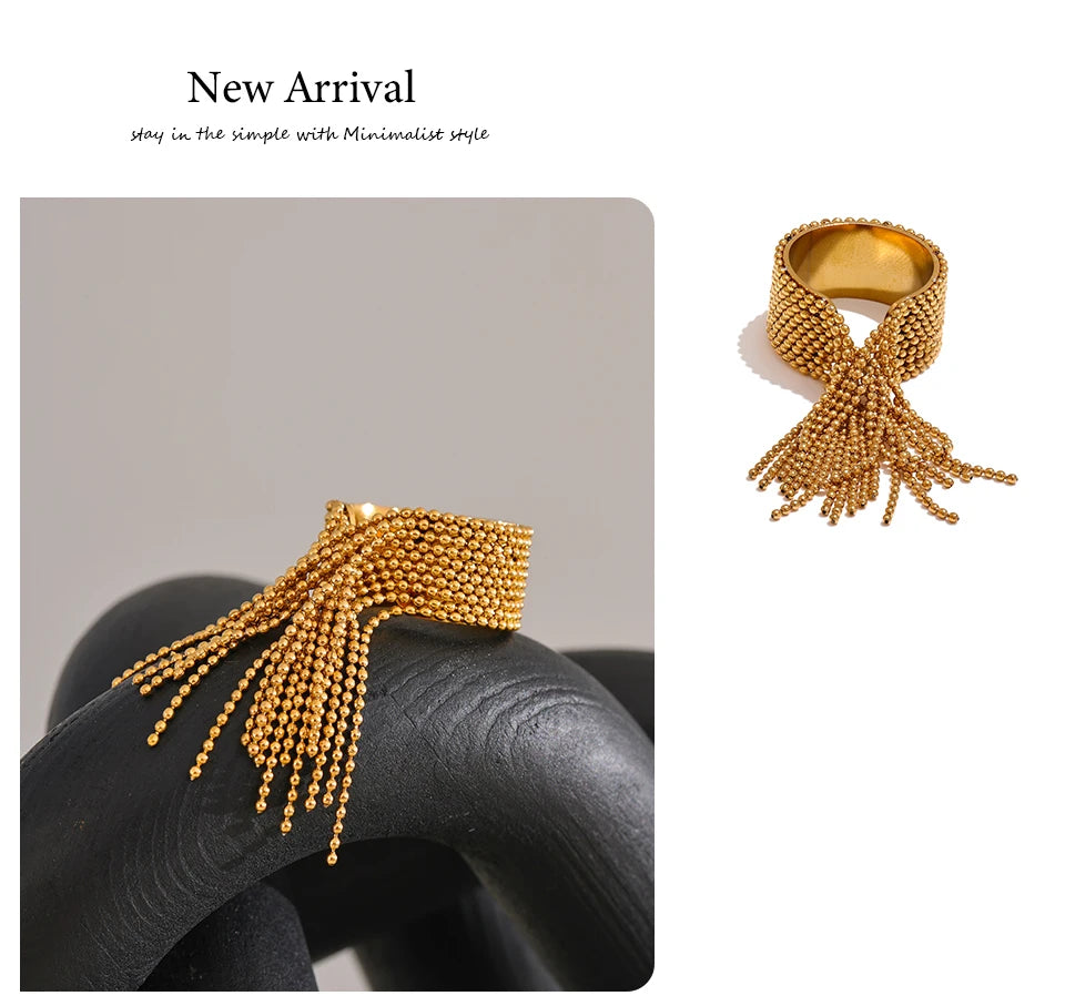 Geometric chain ring in 18K gold-plated stainless steel.